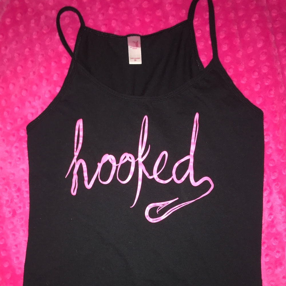 “Hooked” tank